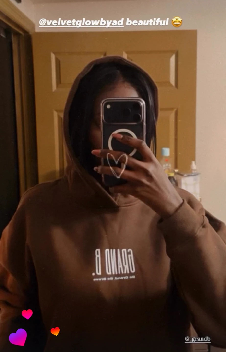Story cliente : hoodie GRAND B. brown en selfie miroir